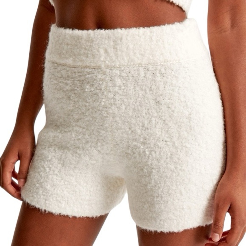 NWT SKIMS Cozy Knit Shorts in Marble White Size Medium - Picture 1 of 4
